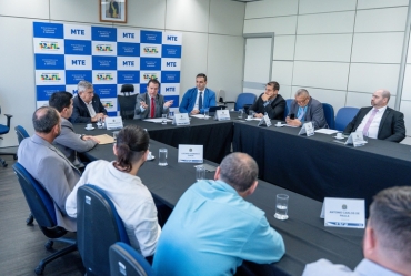 Ministro Luiz Marinho recebe representantes da Câmara Municipal e do Siticonfare do município de Fartura