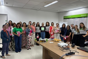 Palestra no Sicredi aborda os aspectos psicológicos do diagnóstico de câncer e a importância da prevenção