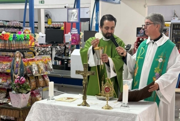 Supermercado São Francisco celebra aniversário com missa e café da manhã em Fartura
