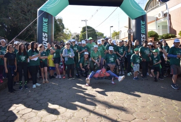 Caminhada Unimed “De Bem  com a Vida” reúne centenas de participantes em Avaré e arrecada leite para instituições beneficentes