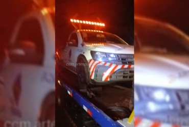 Carro de inspeção de tráfego é atingido na traseira por outro veículo em rodovia de Ourinhos