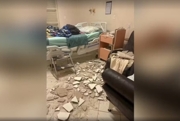 Acompanhante fica ferido após parte do teto de quarto desabar em hospital de Piraju
