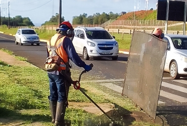 Zeladoria sem pausa: Prefeitura de Avaré reforça equipes, enfrenta avanço da vegetação