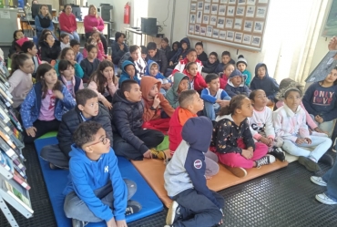 Alunos dos 4º anos participam de contação de histórias na Biblioteca Municipal