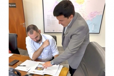 Prefeito de Timburi apresenta projeto de habitação popular