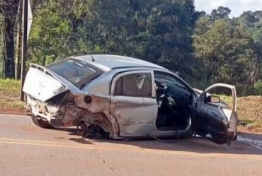 Mulher é arremessada após carro capotar na SP-249 em Itapeva
