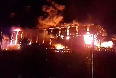 Incêndio em fábrica de pinus e resina mobiliza Corpo de Bombeiros em Buri