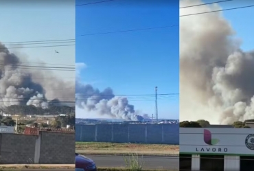 Incêndio de grandes proporções provoca nuvem de fumaça gigante no céu de Itapeva