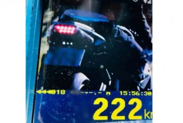 Polícia Rodoviária flagra moto a 222 km/h em rodovia