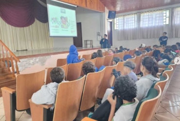 Alunos da EMEF João Batista de Oliveira participam de palestra sobre coleta seletiva e preservação ambiental