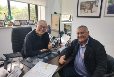 Prefeito João da Tapera participa de reunião sobre assinatura de convênio para construção do Centro de Eventos de Sarutaiá