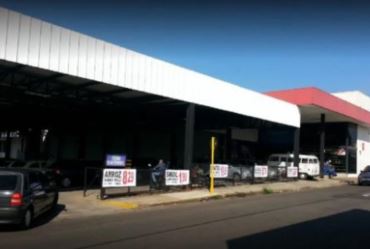 Clientes passam mal em supermercado enquanto funcionária limpava local 