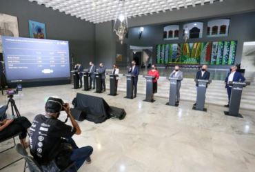 Governo de SP antecipa vacinação para profissionais da educação