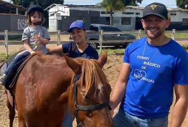 Cavalos que curam: emoção, esperança e superação na ASPEQ, em Avaré
