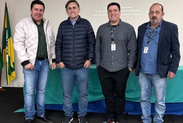 Prefeito de Timburi participa de reunião com técnicos da CDHU