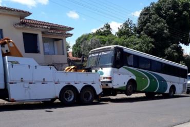 Pedido de Buranello para retirada de ônibus abandonado é atendido pela Prefeitura de Fartura 