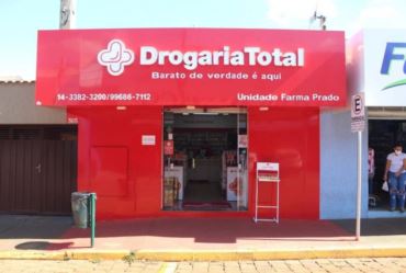 Drogaria Total parabeniza  população de Fartura pelos 131 anos