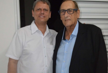 Prefeito Valtinho Boranelli recebe governador Tarcísio de Freitas em Tejupá