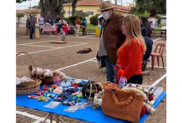 1ª Edição da Feirinha na Praça movimenta Sarutaiá e reúne cultura, lazer e empreendedorismo