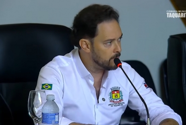 Entre tensões na CPI, Prefeito Éder Miano faz uso do Direito Constitucional ao silêncio e destaca foco nas entregas do município