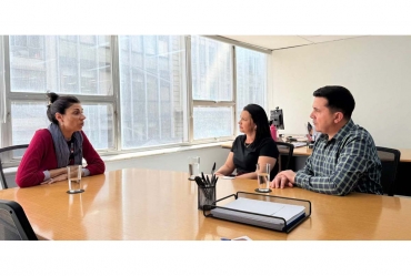 Primeira-dama de Timburi busca recursos em São Paulo