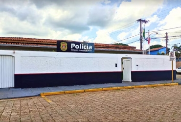 Homem invade casa, esfaqueia ex-companheira enquanto ela dormia e foge  em Avaré