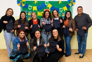 Projeto Geração de Renda entrega bolsas pedagógicas ao CAEE