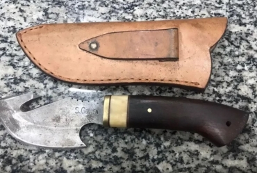 Homem é preso após agredir familiares com golpes de faca em Fartura