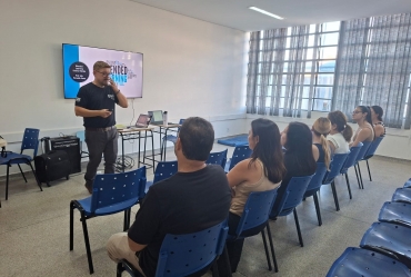 Professores de inglês participam de formação sobre metodologias ativas em Avaré