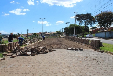Prefeitura inicia obra emergencial de relajotamento na Avenida das Rosas em Fartura