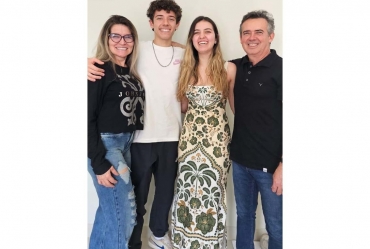 Denny comemora o Dia dos Pais ao lado da família e destaca trajetória como empreendedor