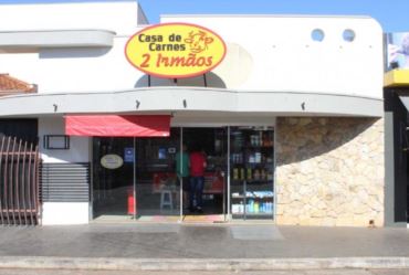 Casa de Carnes 2 Irmãos conta com deliciosos espetinhos para assar em casa