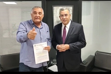 Prefeito de Sarutaiá se reúne com o deputado estadual Gilmaci Santos em busca de apoio para regularização de loteamento