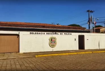 Homem é preso depois de tentar roubar mulher, carro, carrinho de bebê, invadir casa e agredir moradores em Avaré