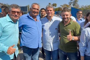 Prefeito de Sarutaiá participa de inauguração de escola em Chavantes e entrega pedido de recurso ao governador