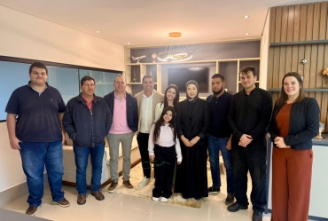 Secretário Ricardinho participa de recepção à  comitiva estrangeira na empresa Soupleliss em Avaré
