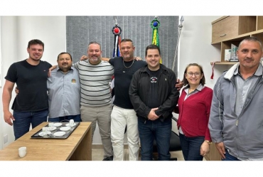 Prefeito Diego do Nino e vereadores de Coronel Macedo se reúnem para fortalecer parceria entre os poderes