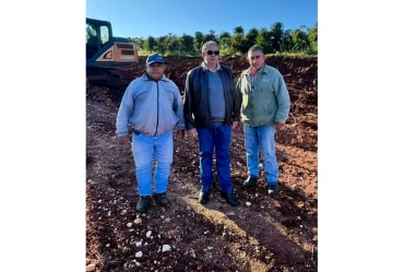 Prefeito Marcão do Haras acompanha  melhorias na Estrada da Ferradura em Fartura